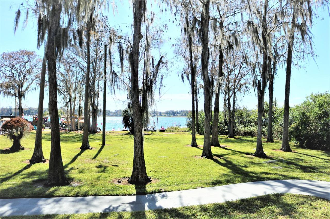 Howard Johnson By Wyndham Lake Front Park Kissimmee Exterior photo