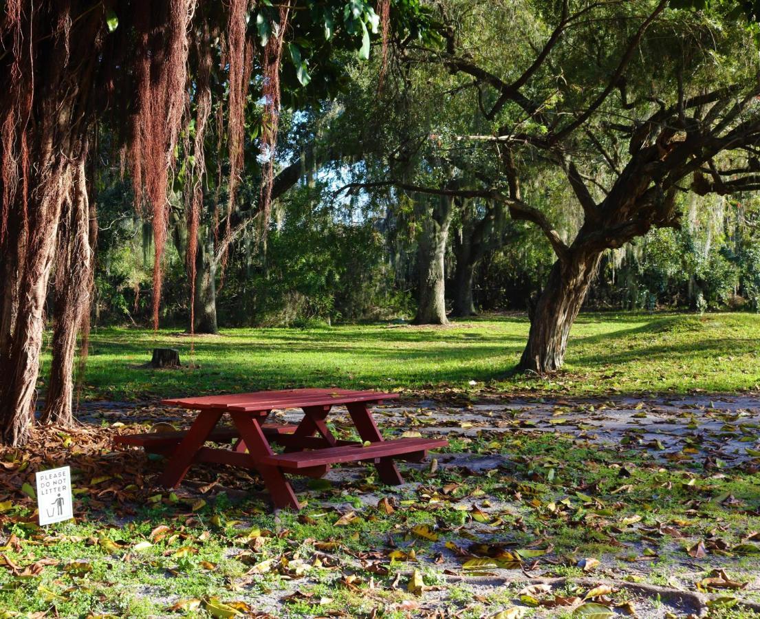 Howard Johnson By Wyndham Lake Front Park Kissimmee Exterior photo