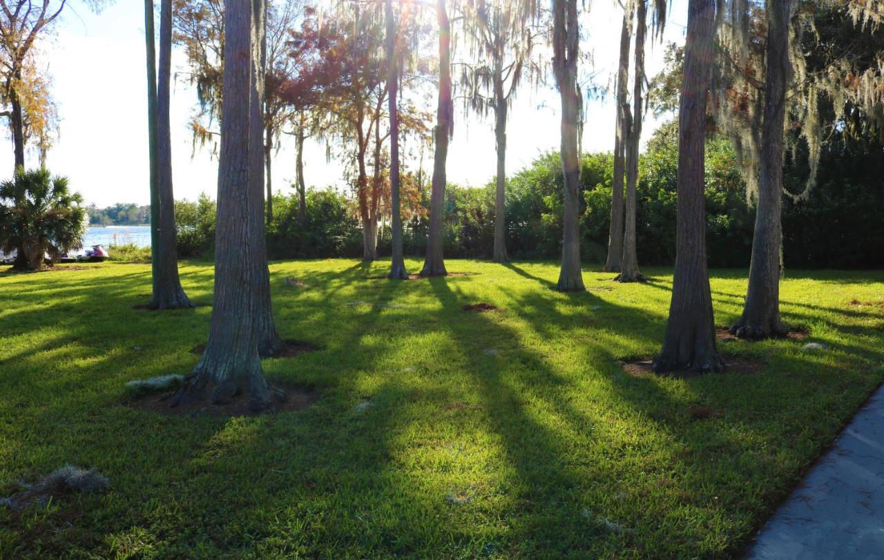 Howard Johnson By Wyndham Lake Front Park Kissimmee Exterior photo